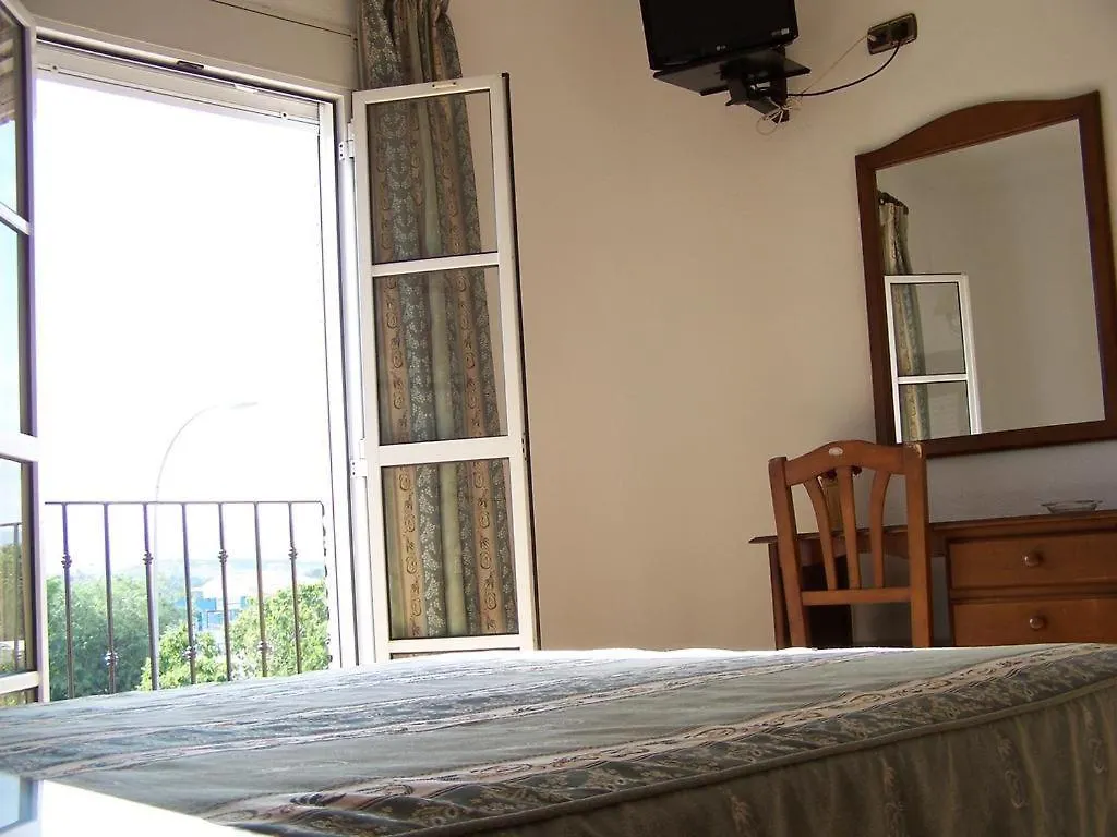 Guest house Hostal Adrian Pizarra